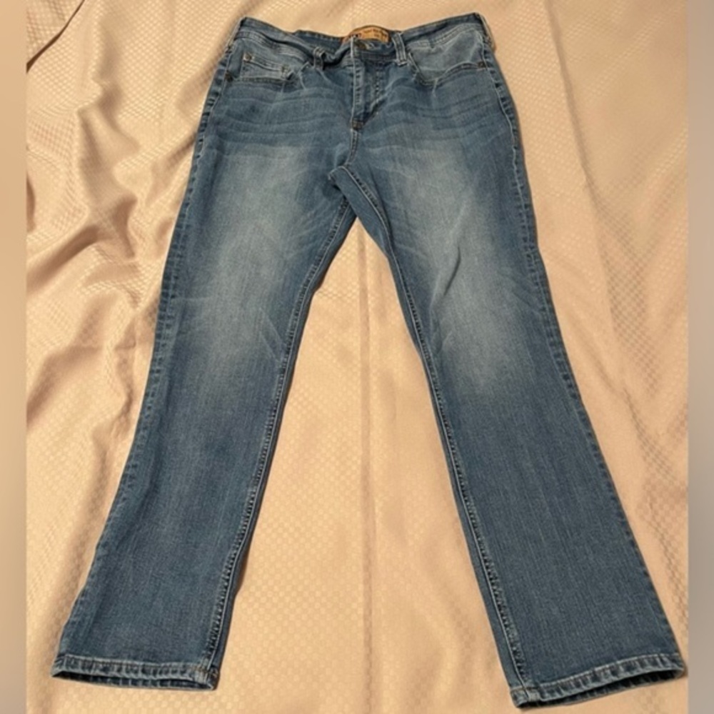 Seven7 Slim Straight Fit medium wash blue jeans W34 L32.